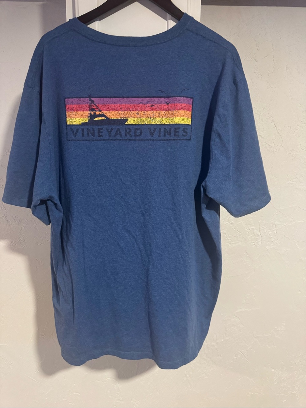 Vineyard Vines Men’s Blue Graphic Logo T-Shirt with pocket